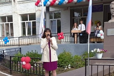 Депутаты Заксобрания пошли в школы